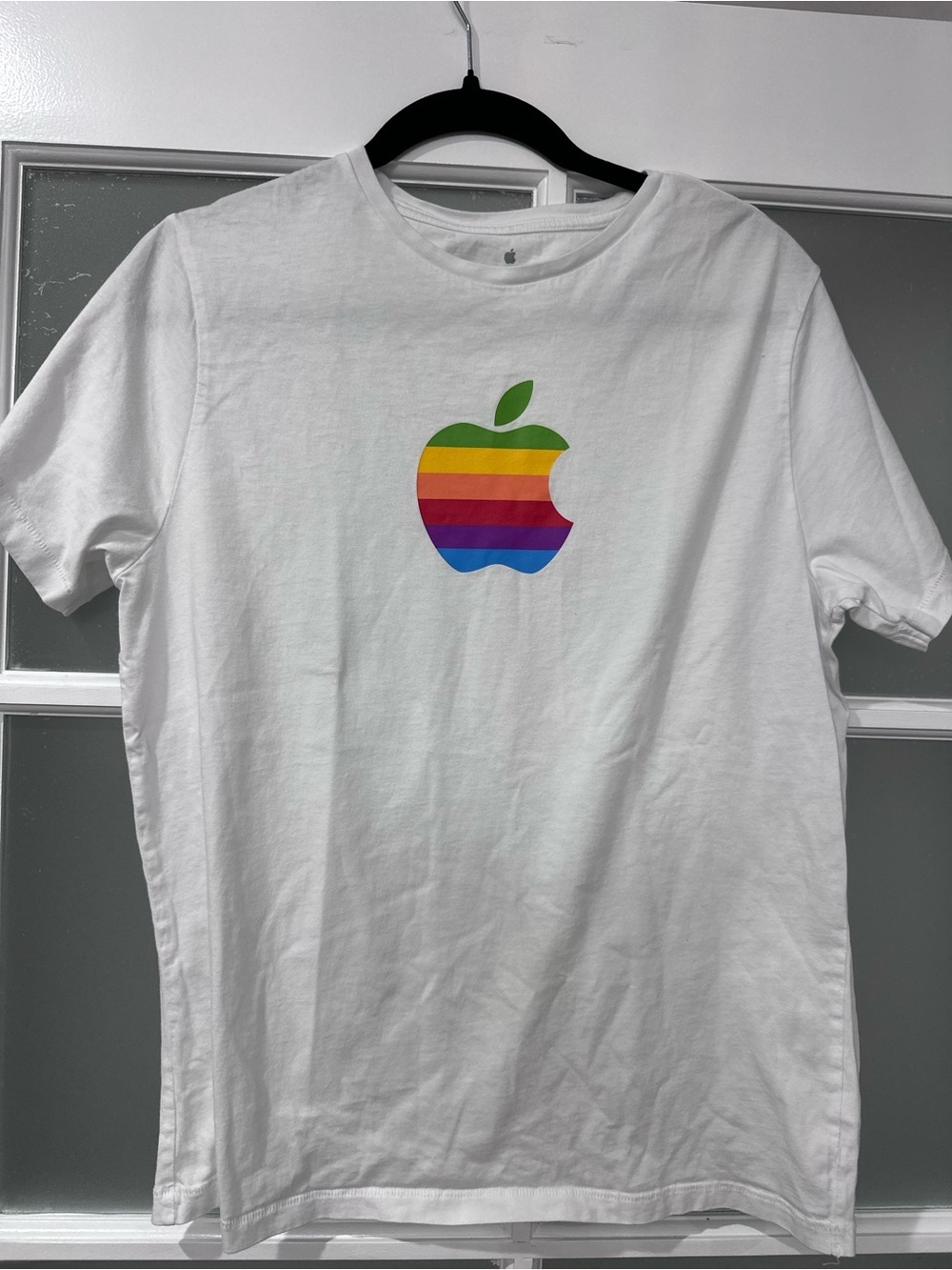 Official Apple Park Exclusive White Short Sleeve T-Shirt Rainbow Logo Size M